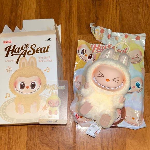 Brand New in (Open) Box Authentic Labubu Have a Seat SiSi - Picture 4 of 15